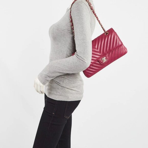 Chanel Fuchsia Chevron Quilted Lambskin Leather Classic Medium Double Flap Bag - Picture 2 of 11
